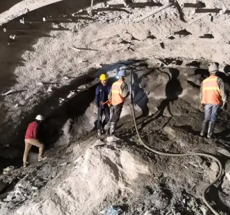 隆子拱顶带模注浆料的施工流程及注意事项